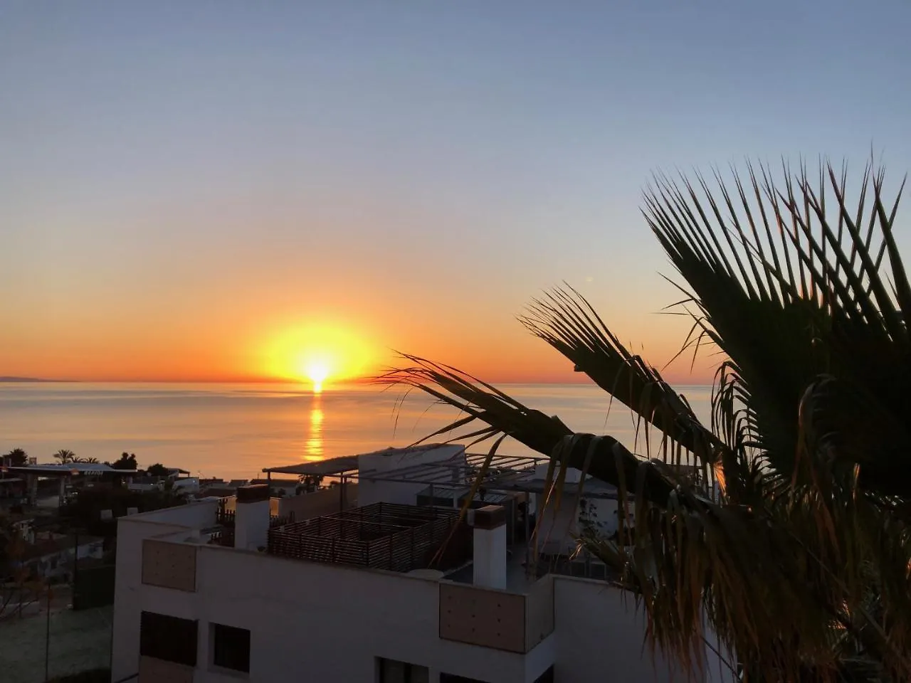 Camarate-Golf Sea Views Apartment Estepona Spain